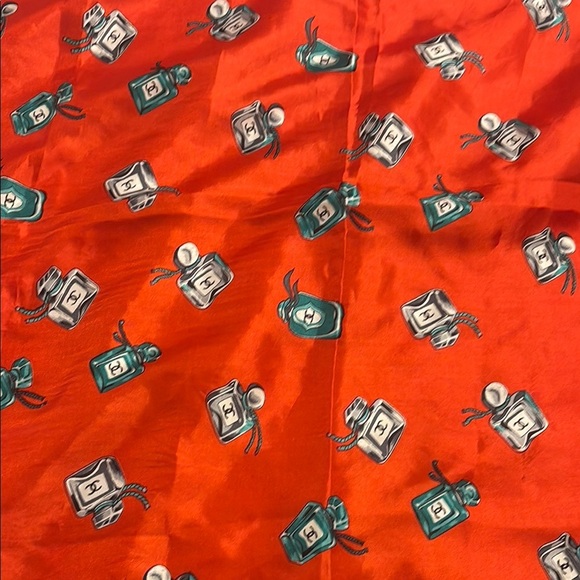 Vintage Chanel Vibrant red and Blue Silk Scarf - Picture 3 of 6